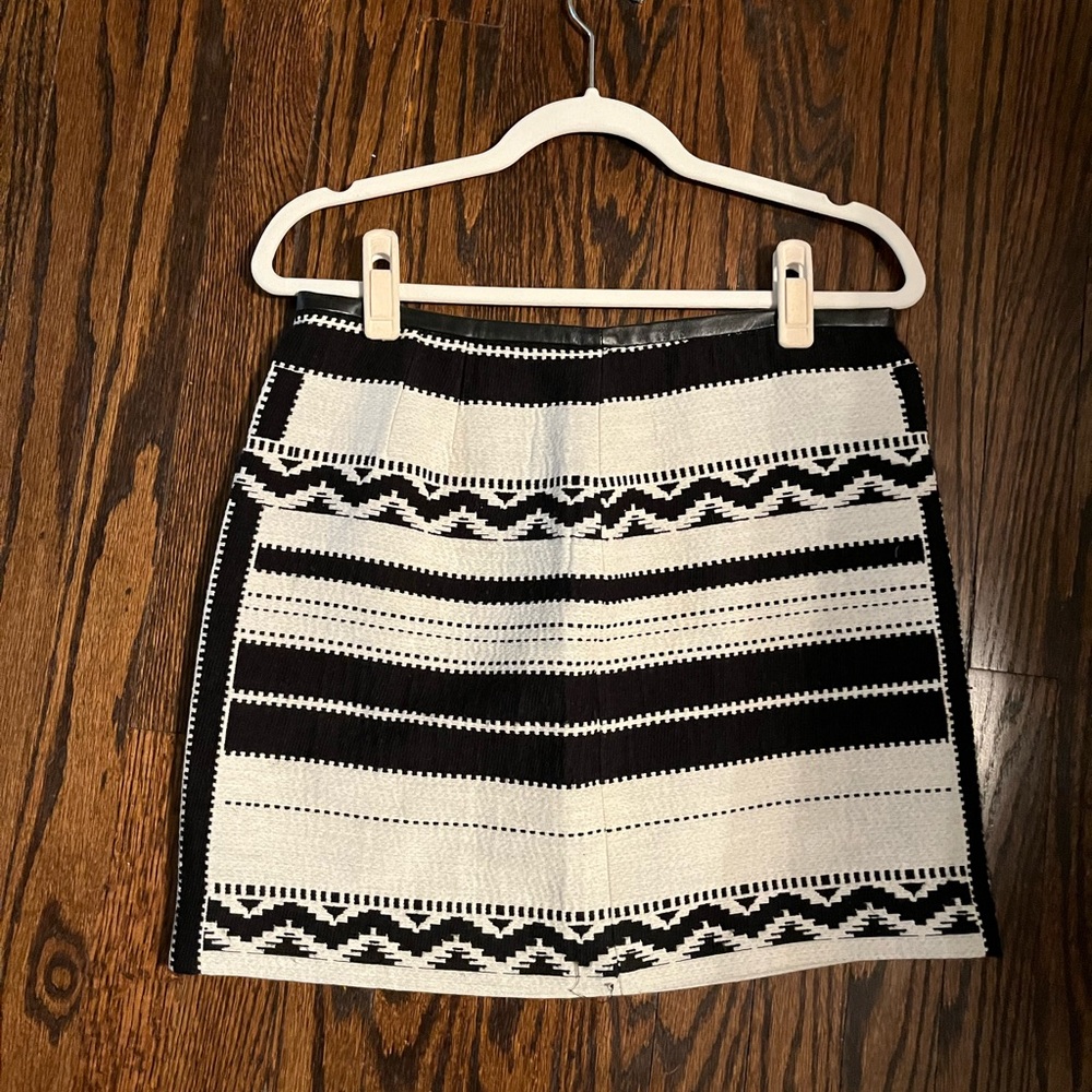 Black and whit mini skirt